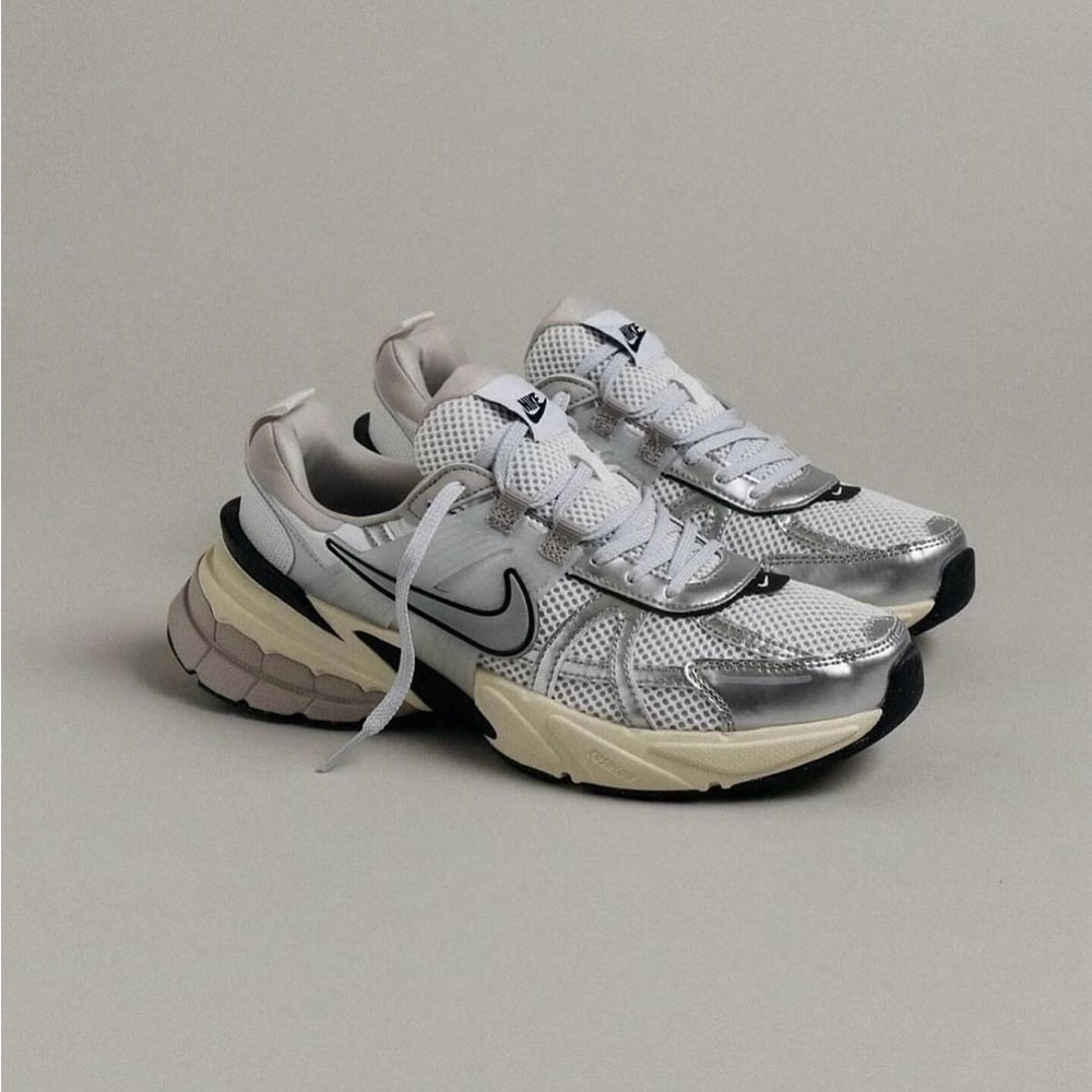 Nike V2K Run Women's Running Shoes Sneakers White Metallic Silver FD0736-100